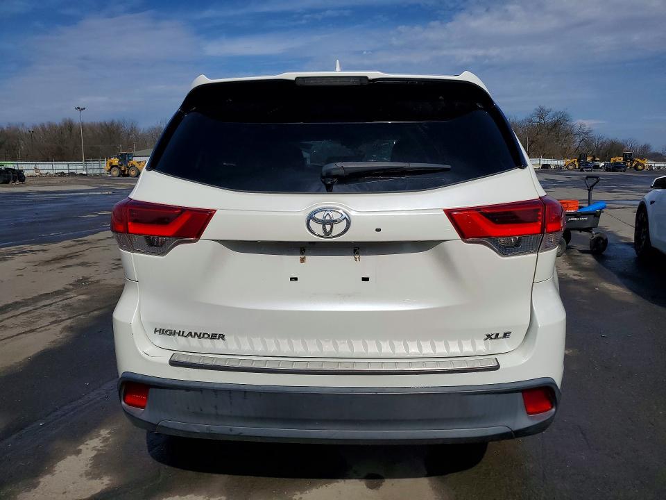 2019 Toyota Highlander მანქანა იყიდება აუქციონზე, vin: 5TDKZRFH8KS312079, აუქციონის ნომერი: 41879626