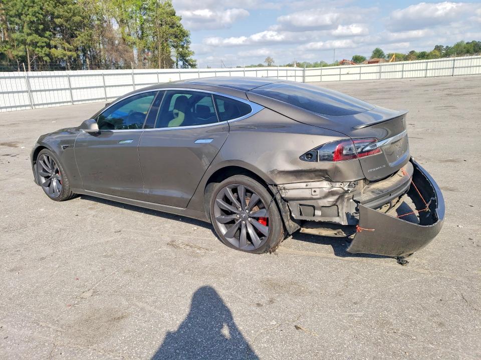 47788076 :رقم المزاد ، 5YJSA1E49GF142270 vin ، 2016 Tesla Model S مزاد بيع