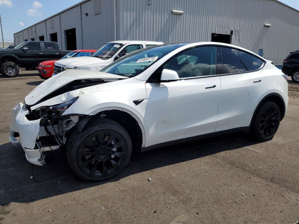 41934116 :رقم المزاد ، 7SAYGDEE2RF161543 vin ، 2024 Tesla Model Y مزاد بيع