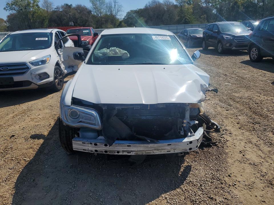 46114226 :رقم المزاد ، 2C3CCAKG4JH218397 vin ، 2018 Chrysler 300 مزاد بيع