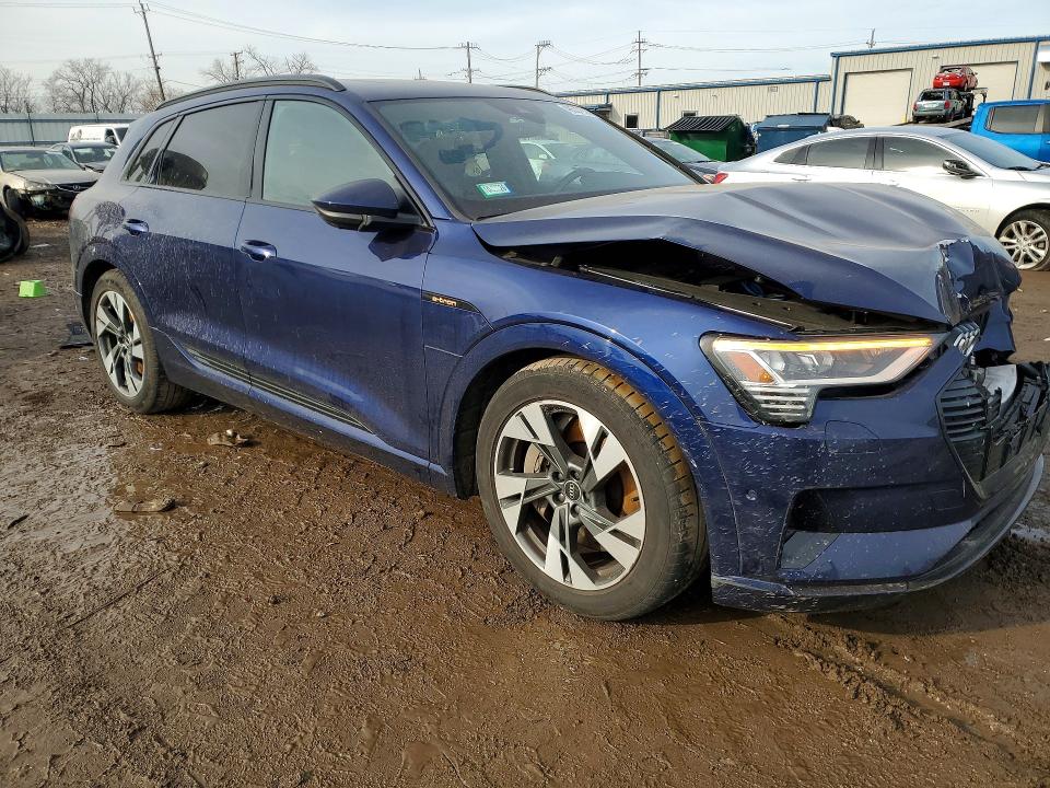 46537936 :رقم المزاد ، WA1AAAGE9NB009732 vin ، 2022 Audi E-tron مزاد بيع