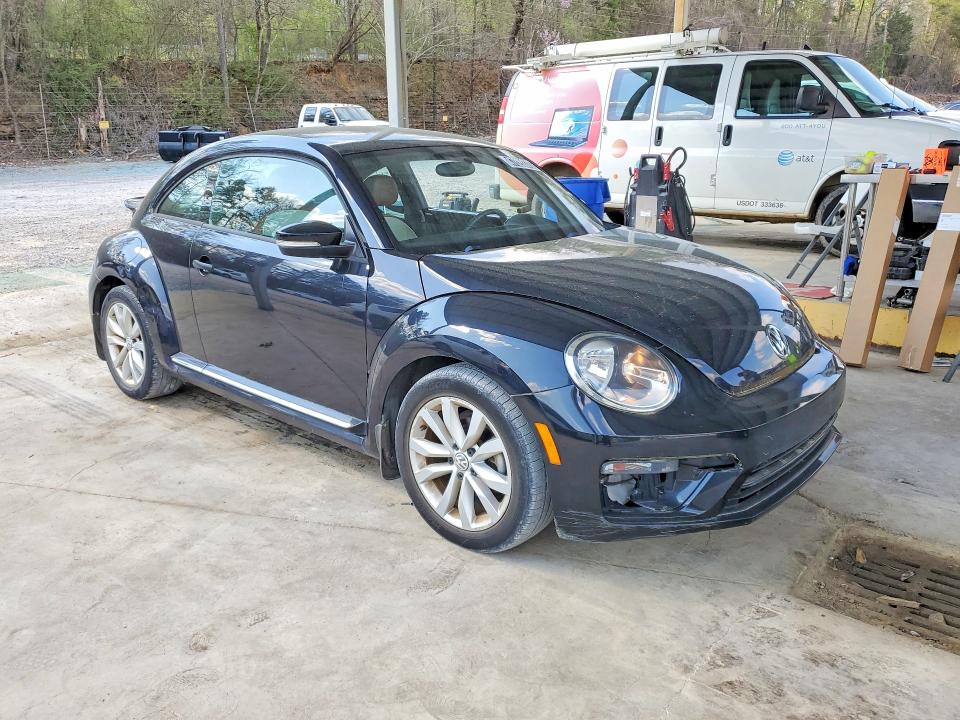 47828376 :رقم المزاد ، 3VWF17AT3HM618198 vin ، 2017 Volkswagen Beetle مزاد بيع
