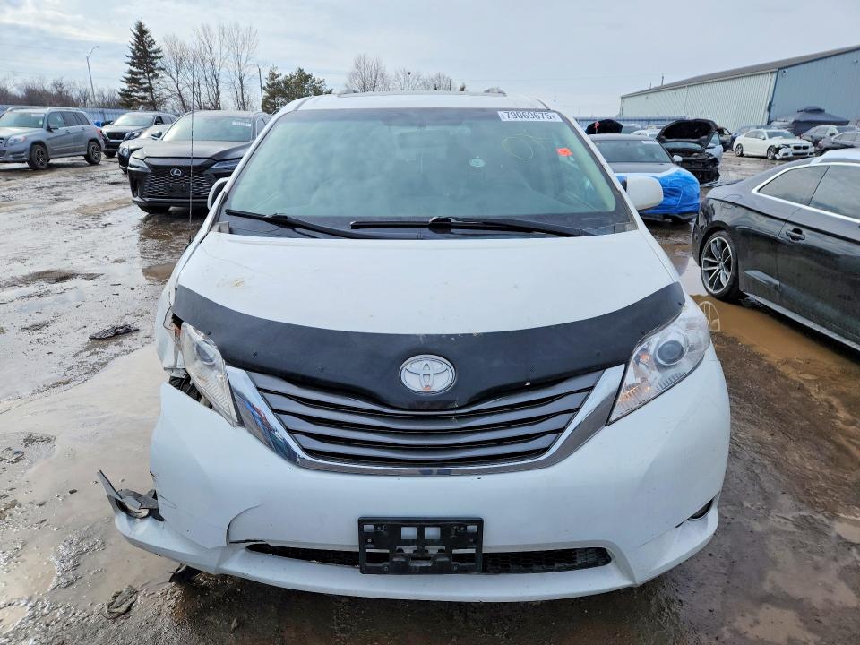 79069675 :رقم المزاد ، 5TDDK3DC0ES094158 vin ، 2014 Toyota Sienna مزاد بيع