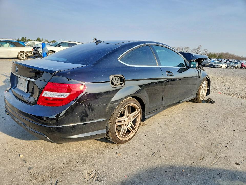 47757316 :رقم المزاد ، WDDGJ4HB2FG361261 vin ، 2015 Mercedes-benz C مزاد بيع