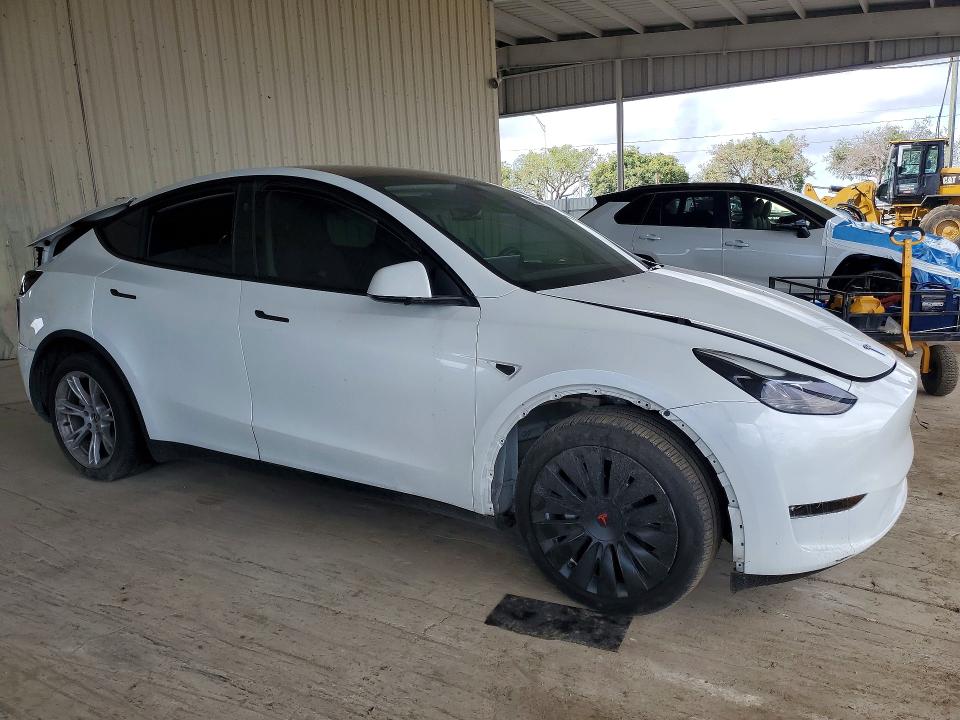 Продажа на аукционе авто 2024 Tesla Model Y, vin: 7SAYGDEEXRA263976, номер лота: 79632745
