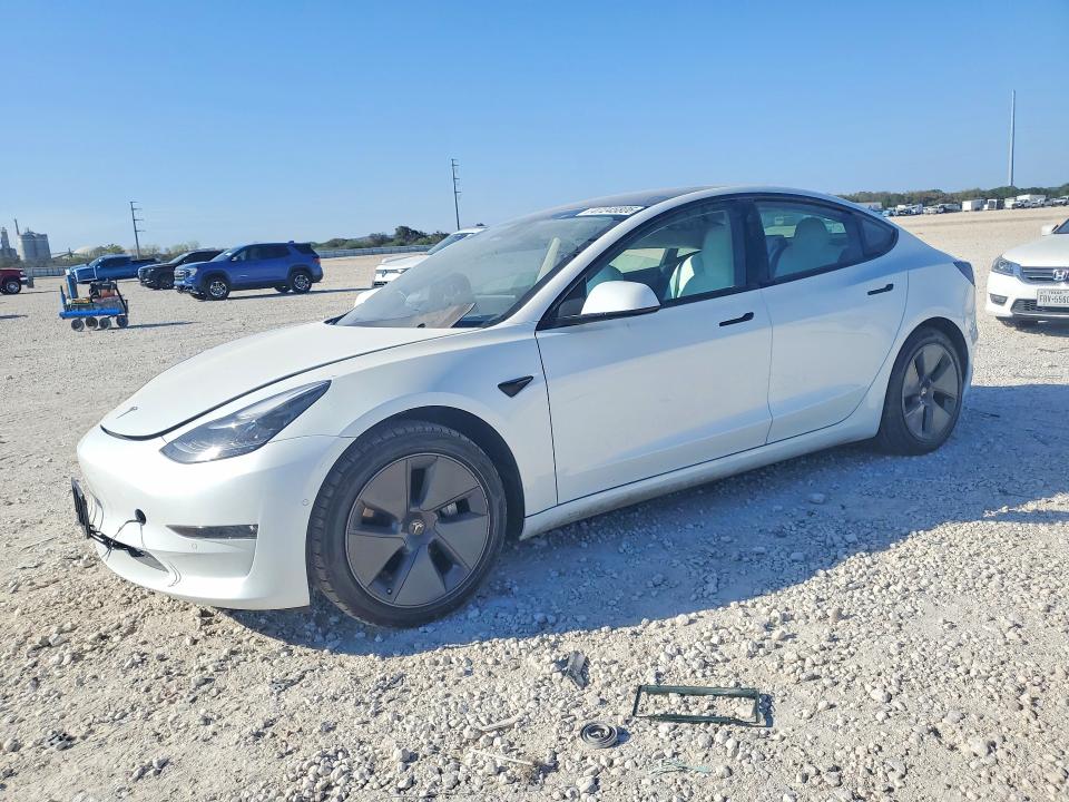 47245806 :رقم المزاد ، 5YJ3E1EB8NF110687 vin ، 2022 Tesla Model 3 مزاد بيع
