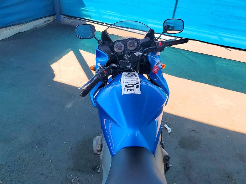 41894776 :رقم المزاد ، JKAZRDK135A000015 vin ، 2005 Kawasaki Zr750 مزاد بيع