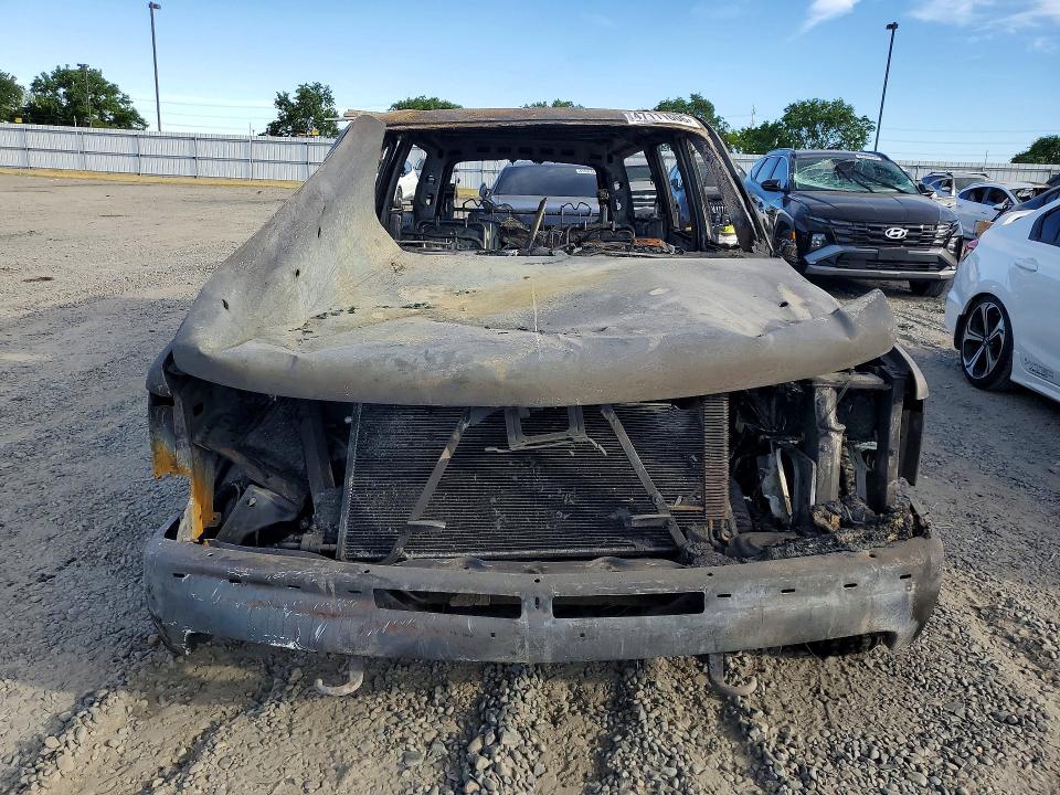 47111606 :رقم المزاد ، 3GNFK16Z05G156310 vin ، 2005 Chevrolet Suburban مزاد بيع