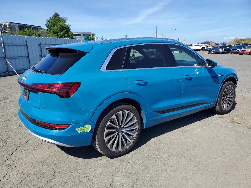 Продажа на аукционе авто 2019 Audi E-tron, vin: WA1VAAGEXKB010322, номер лота: 79940285