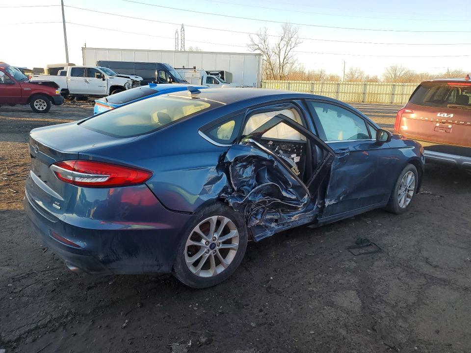 78549635 :رقم المزاد ، 3FA6P0HD7KR215185 vin ، 2019 Ford Fusion مزاد بيع
