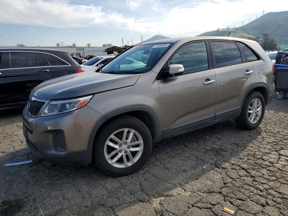 79760335 :رقم المزاد ، 5XYKT3A6XFG626081 vin ، 2015 Kia Sorento مزاد بيع
