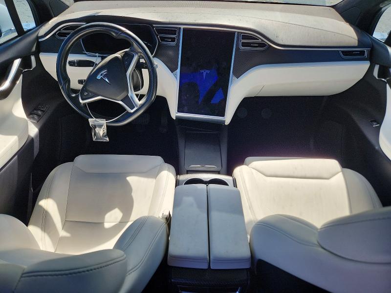 41584866 :رقم المزاد ، 5YJXCBE28HF061203 vin ، 2017 Tesla Model X مزاد بيع