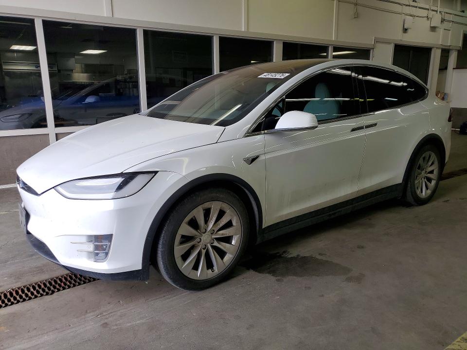 48145276 :رقم المزاد ، 5YJXCDE28MF324005 vin ، 2021 Tesla Model X مزاد بيع