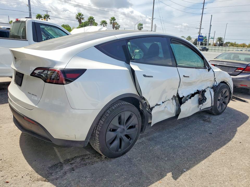 2024 Tesla Model Y მანქანა იყიდება აუქციონზე, vin: 7SAYGDEE4RA333052, აუქციონის ნომერი: 41996556