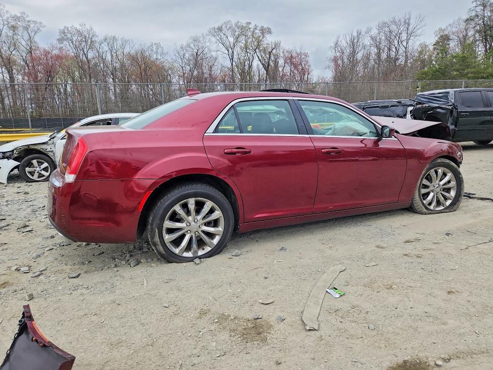 2015 Chrysler 300 მანქანა იყიდება აუქციონზე, vin: 2C3CCARG3FH820494, აუქციონის ნომერი: 47501816