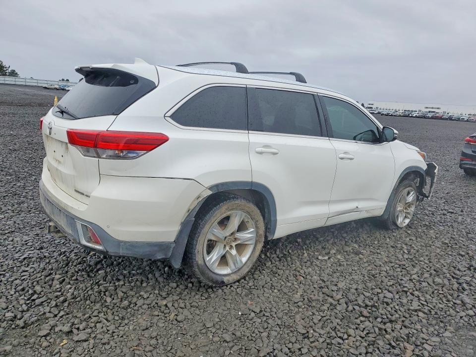 2018 Toyota Highlander მანქანა იყიდება აუქციონზე, vin: 5TDDZRFH1JS488253, აუქციონის ნომერი: 41735746