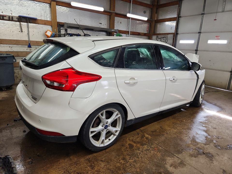 47104026 :رقم المزاد ، 1FADP3N27FL303508 vin ، 2015 Ford Focus مزاد بيع