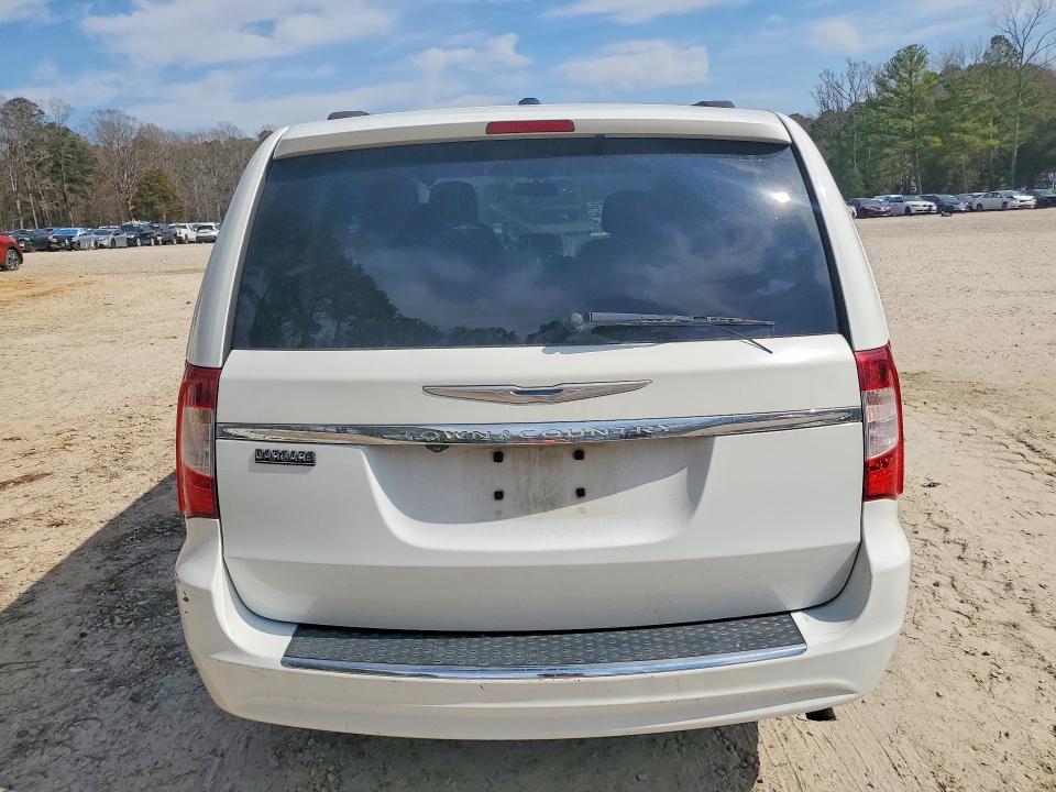 41616656 :رقم المزاد ، 2C4RC1BG8FR596133 vin ، 2015 Chrysler Town & Country مزاد بيع
