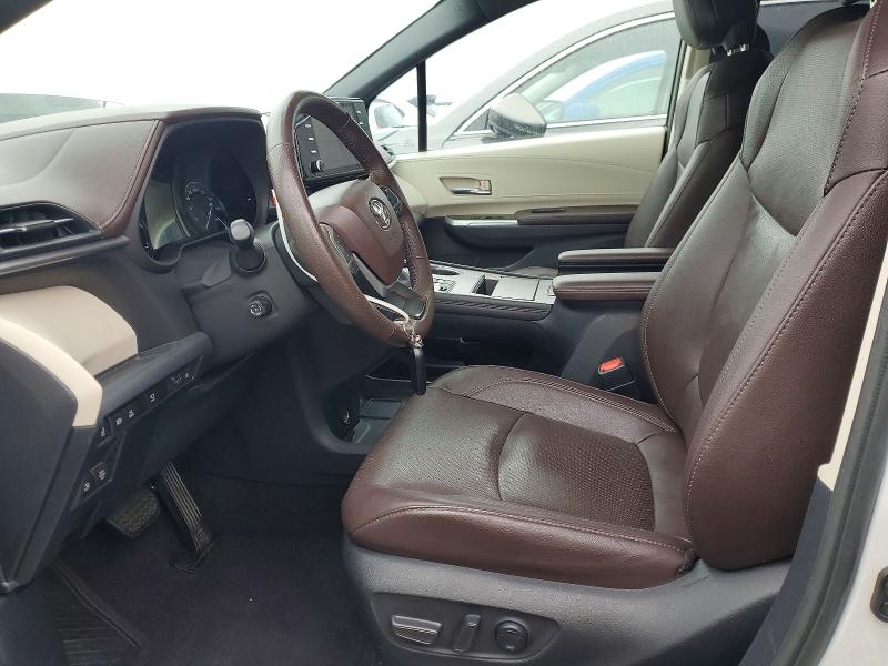 99907605 :رقم المزاد ، 5TDESKFC1NS061875 vin ، 2022 Toyota Sienna مزاد بيع