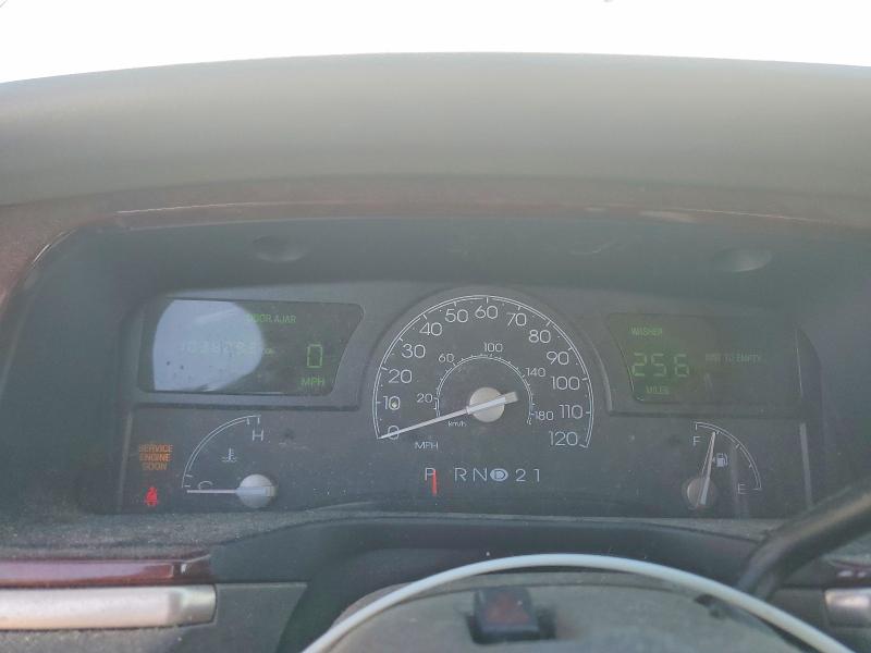 47688906 :رقم المزاد ، 1LNHM81W54Y602226 vin ، 2004 Lincoln Town Car مزاد بيع