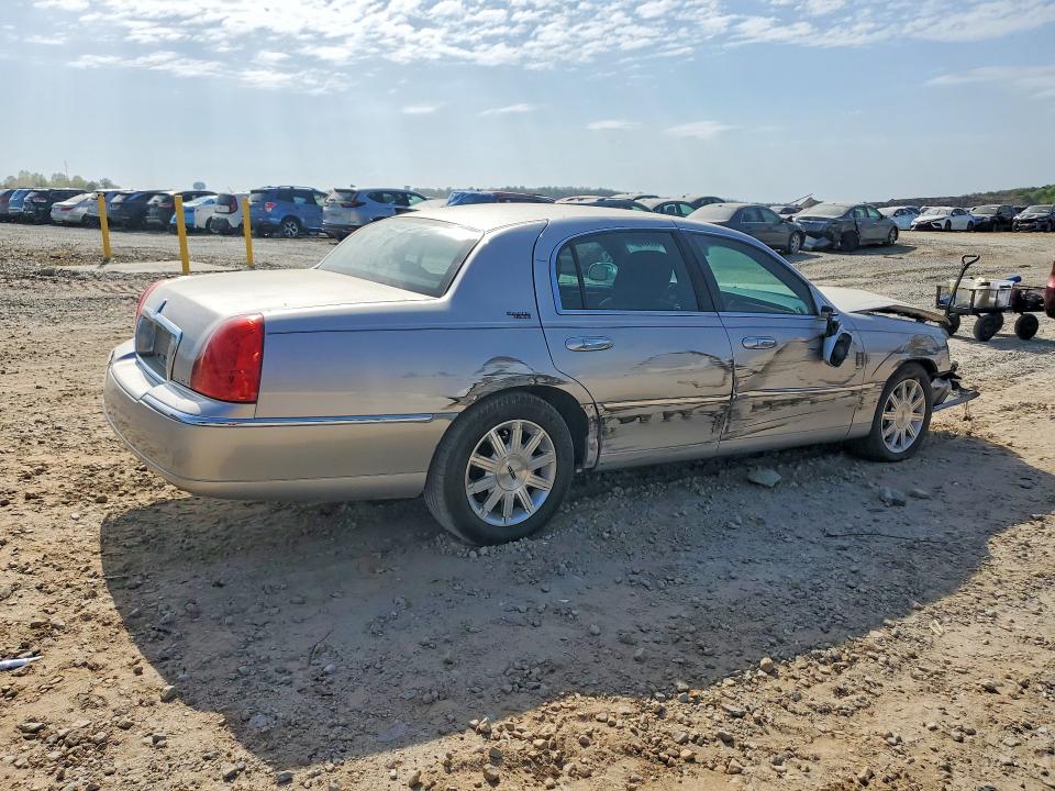 Продажа на аукционе авто 2011 Lincoln Town Car, vin: 2LNBL8CV7BX755958, номер лота: 46834496