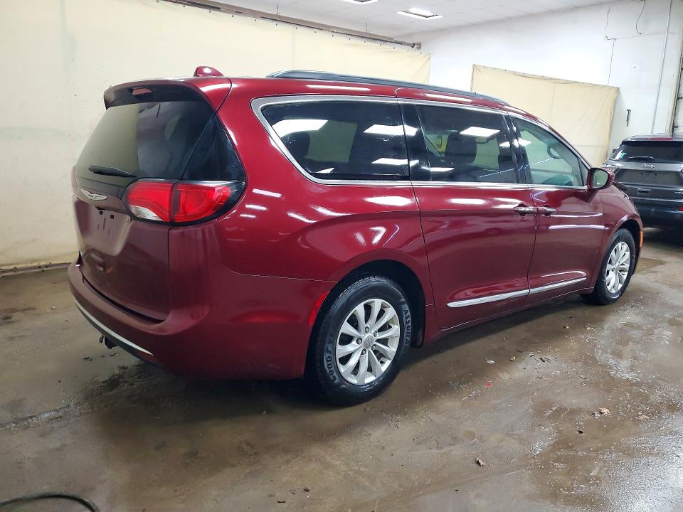 46829806 :رقم المزاد ، 2C4RC1BG5HR527578 vin ، 2017 Chrysler Pacifica مزاد بيع