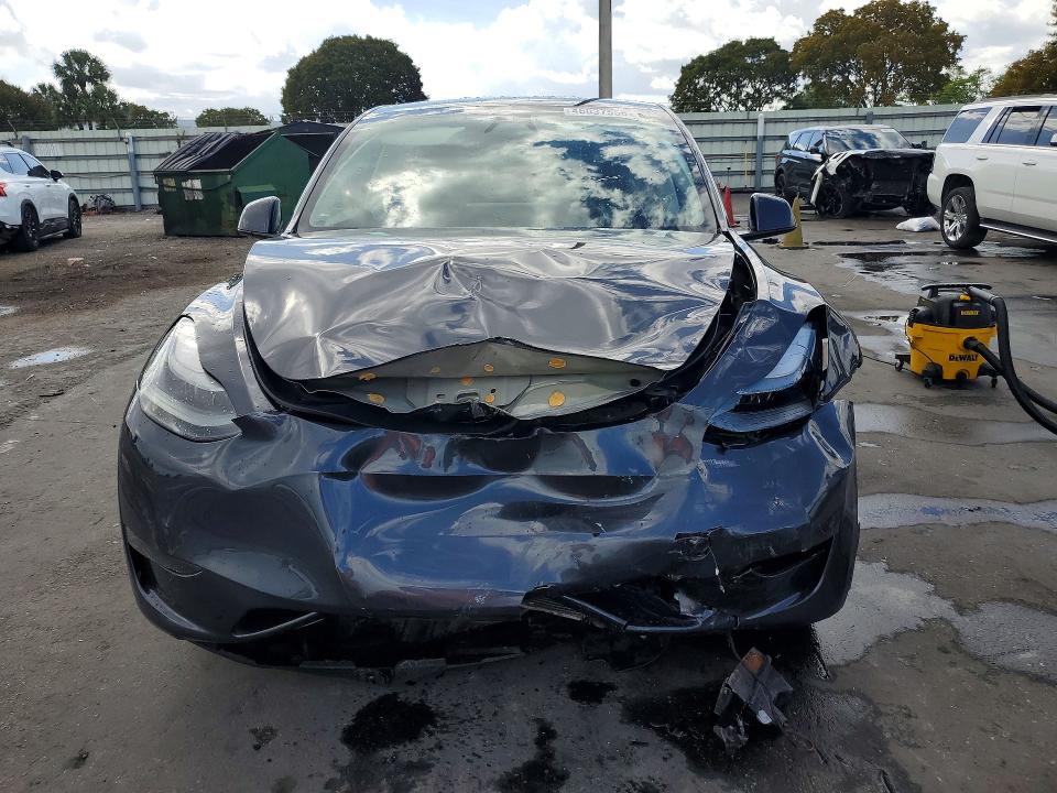 2024 Tesla Model Y მანქანა იყიდება აუქციონზე, vin: 7SAYGDED0RA329636, აუქციონის ნომერი: 46037556