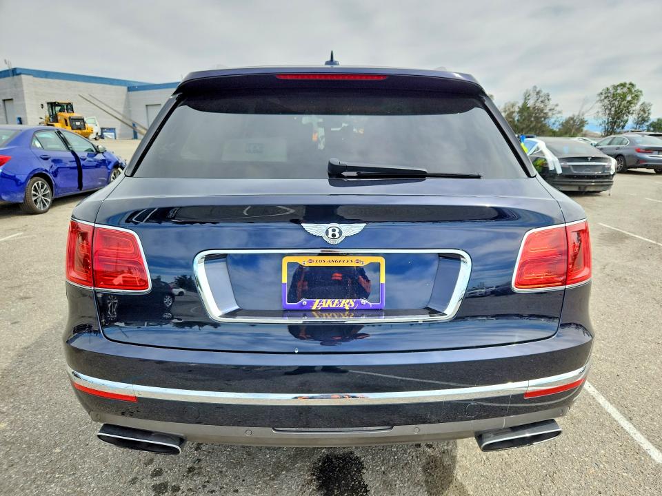 2018 Bentley Bentayga მანქანა იყიდება აუქციონზე, vin: SJAAC2ZV8JC021752, აუქციონის ნომერი: 41730566