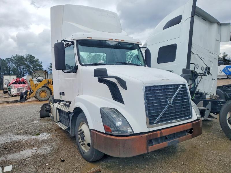 2015 Volvo Vnl მანქანა იყიდება აუქციონზე, vin: 4V4N19TG6FN922790, აუქციონის ნომერი: 77429705