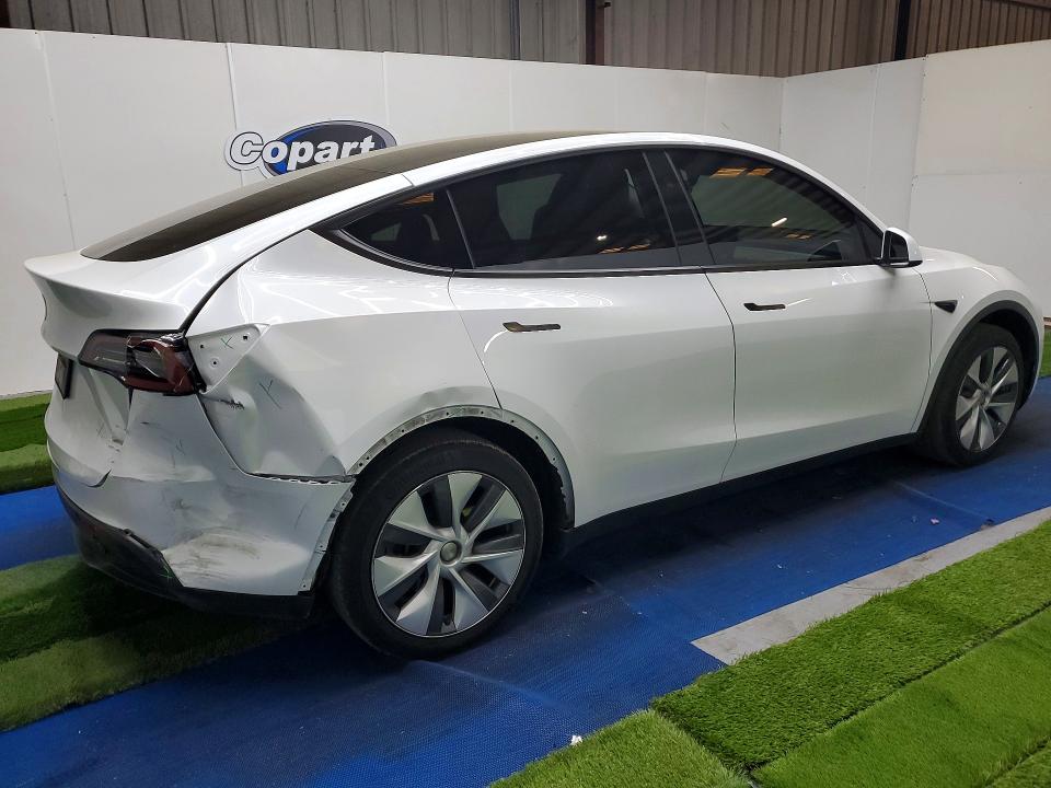 47693366 :رقم المزاد ، 7SAYGDED4PF956100 vin ، 2023 Tesla Model Y مزاد بيع
