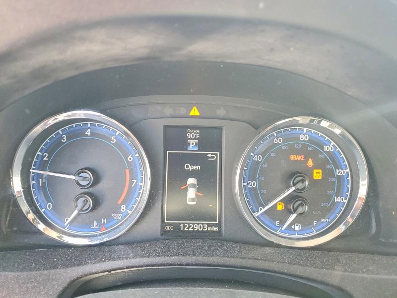 47650436 :رقم المزاد ، 5YFBURHEXJP758565 vin ، 2018 Toyota Corolla مزاد بيع