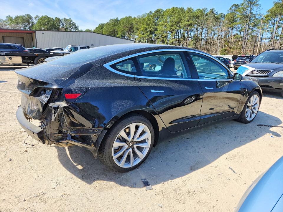 41743556 :رقم المزاد ، 5YJ3E1EB1JF115725 vin ، 2018 Tesla Model 3 مزاد بيع