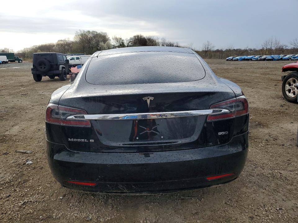 47944856 :رقم المزاد ، 5YJSA1E28HF190598 vin ، 2017 Tesla Model S مزاد بيع
