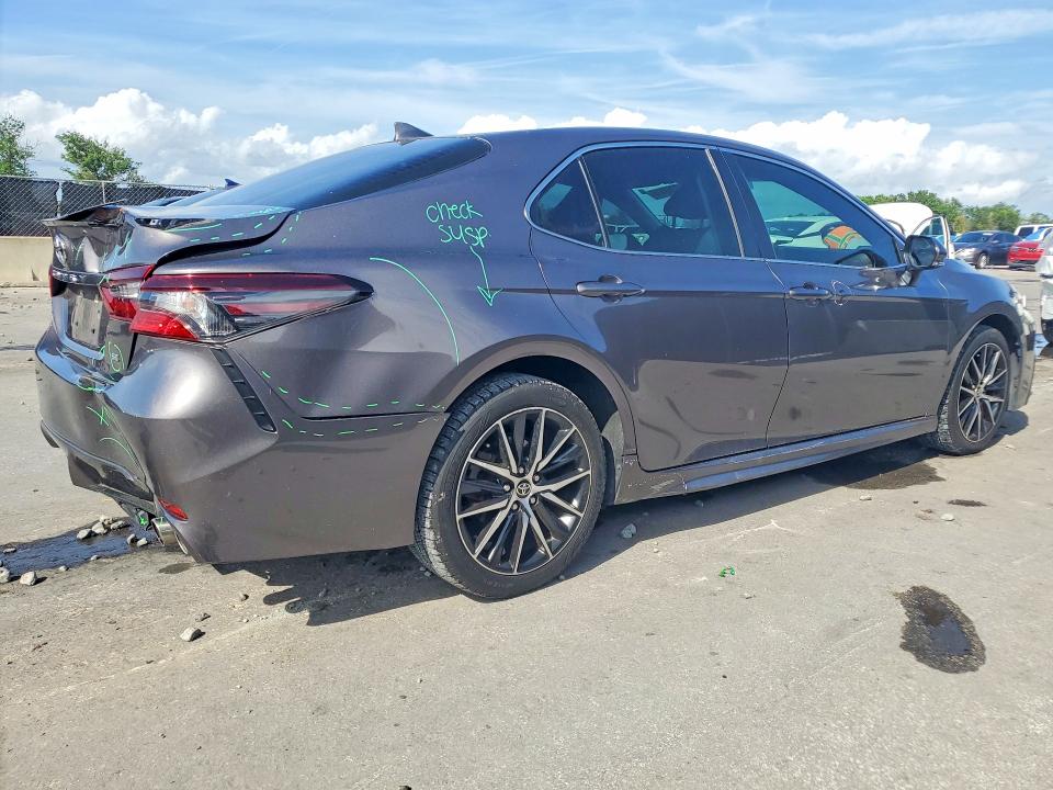 47260416 :رقم المزاد ، 4T1G11AK9NU646893 vin ، 2022 Toyota Camry مزاد بيع
