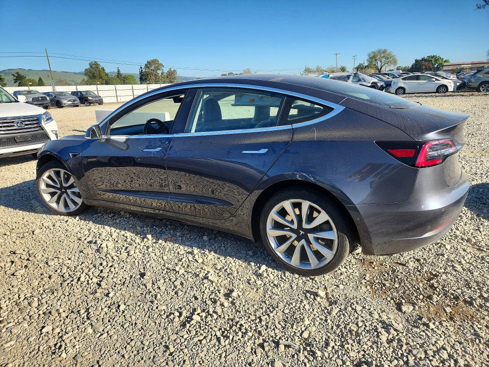 79314405 :رقم المزاد ، 5YJ3E1EA7JF154858 vin ، 2018 Tesla Model 3 مزاد بيع