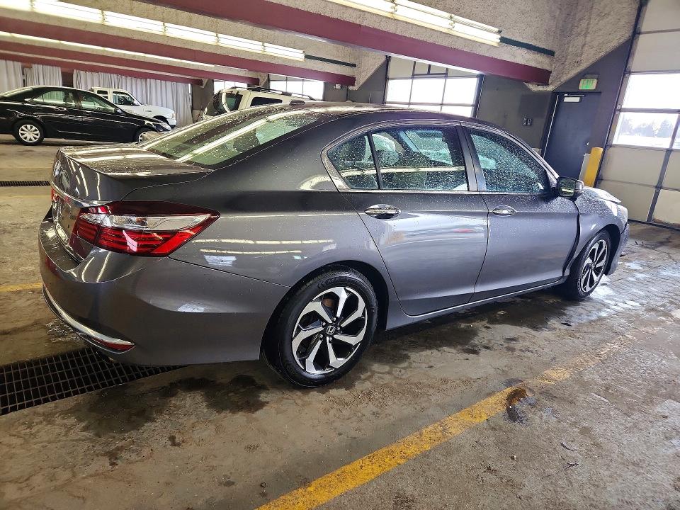 Продажа на аукционе авто 2017 Honda Accord, vin: 1HGCR2F83HA011092, номер лота: 41923276