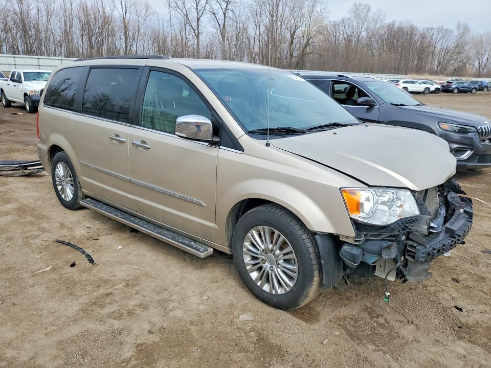 47425776 :رقم المزاد ، 2C4RC1CGXFR727951 vin ، 2015 Chrysler Town & Country مزاد بيع