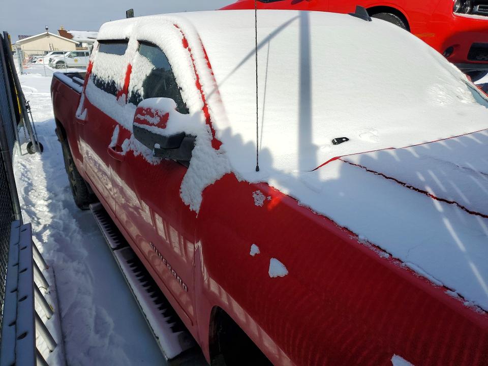 Продаж на аукціоні авто 2018 Chevrolet Silverado, vin: 3GCUKREC3JG196225, номер лоту: 41615406
