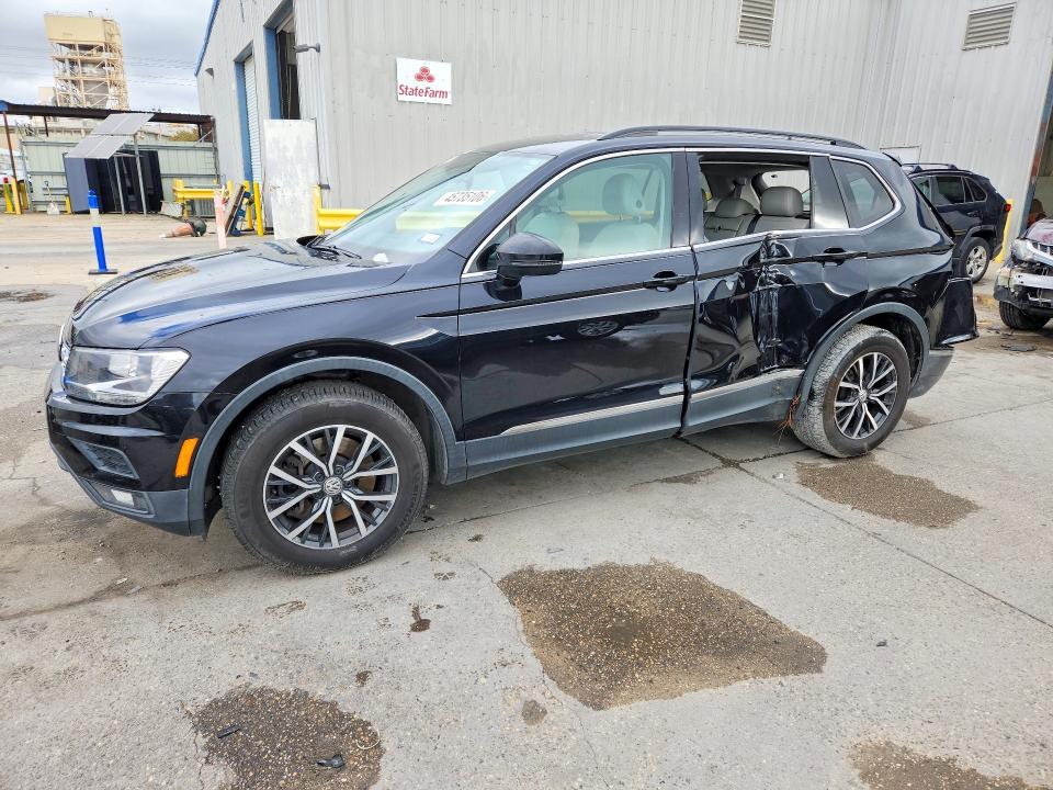 Продажа на аукционе авто 2018 Volkswagen Tiguan, vin: 3VV3B7AX1JM033052, номер лота: 45735106