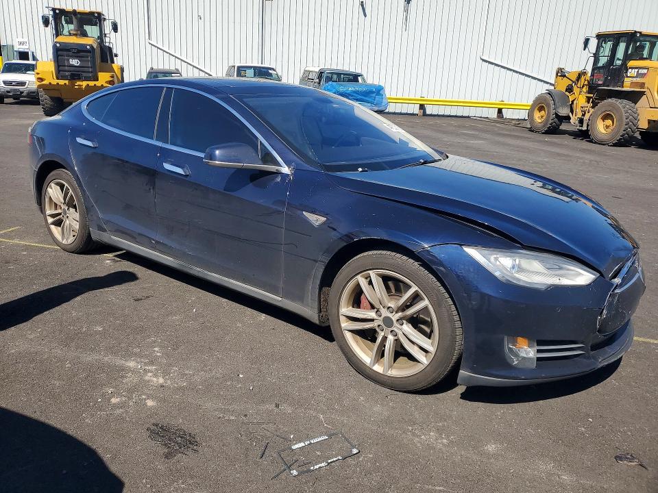 Продажа на аукционе авто 2014 Tesla Model S, vin: 5YJSA1S13EFP51202, номер лота: 47623156