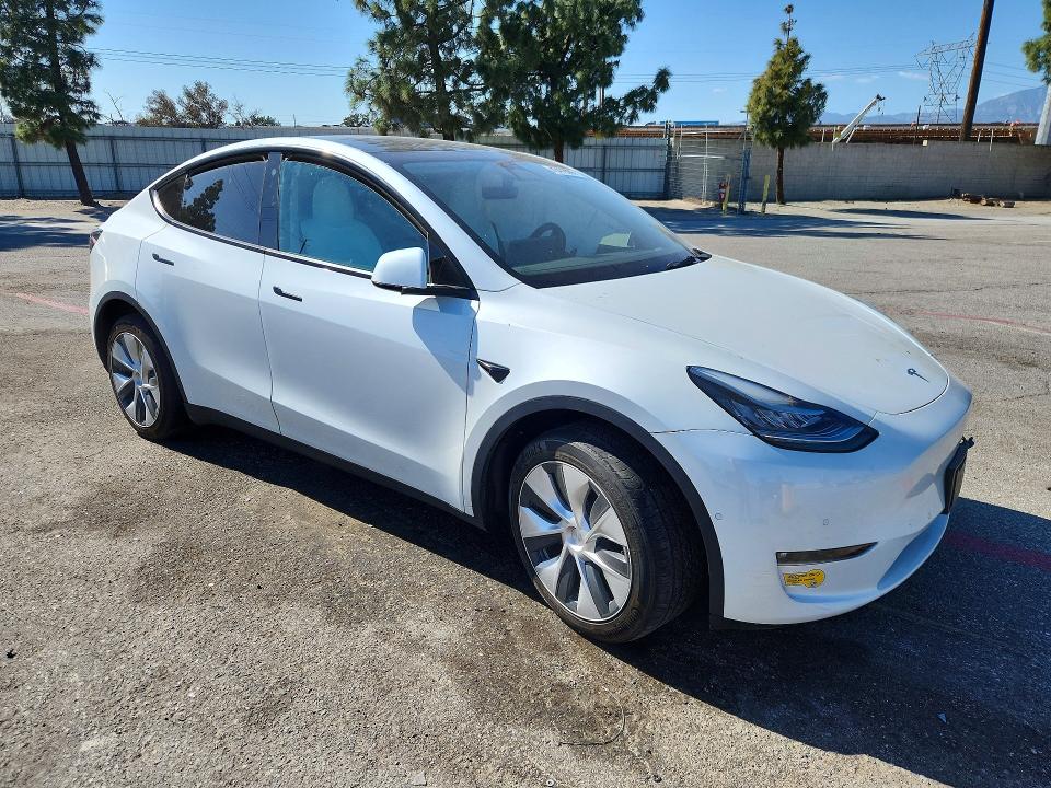 45478086 :رقم المزاد ، 7SAYGDEEXNF331917 vin ، 2022 Tesla Model Y مزاد بيع