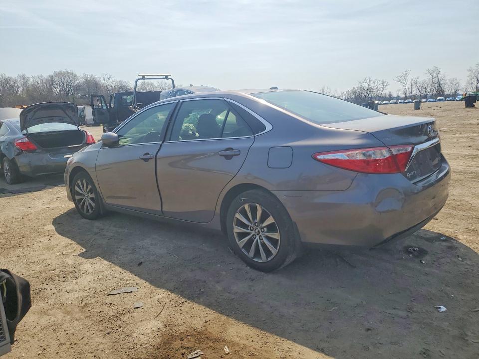 47289516 :رقم المزاد ، 4T1BF1FK5FU878056 vin ، 2015 Toyota Camry مزاد بيع