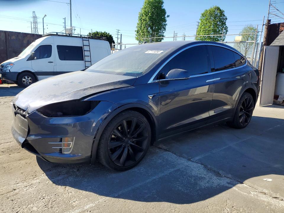 Продажа на аукционе авто 2017 Tesla Model X, vin: 5YJXCAE25HF038102, номер лота: 47119096