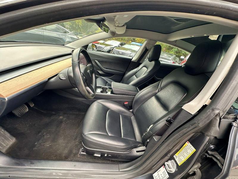 42063476 :رقم المزاد ، 5YJ3E1EB1JF119421 vin ، 2018 Tesla Model 3 مزاد بيع