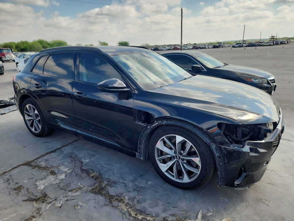 47497906 :رقم المزاد ، WA1AAAGE6MB003157 vin ، 2021 Audi E-tron مزاد بيع