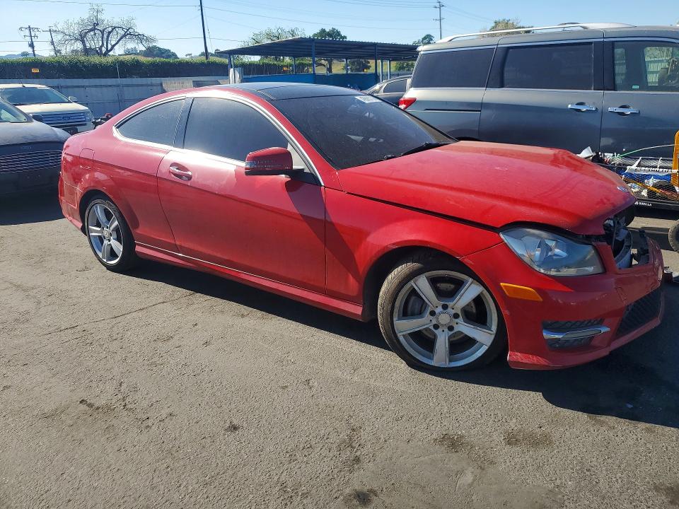 Продажа на аукционе авто 2015 Mercedes-benz C, vin: WDDGJ4HB0FG367981, номер лота: 46685736