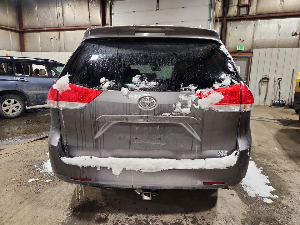 2014 Toyota Sienna მანქანა იყიდება აუქციონზე, vin: 5TDDK3DC6ES092270, აუქციონის ნომერი: 45592206