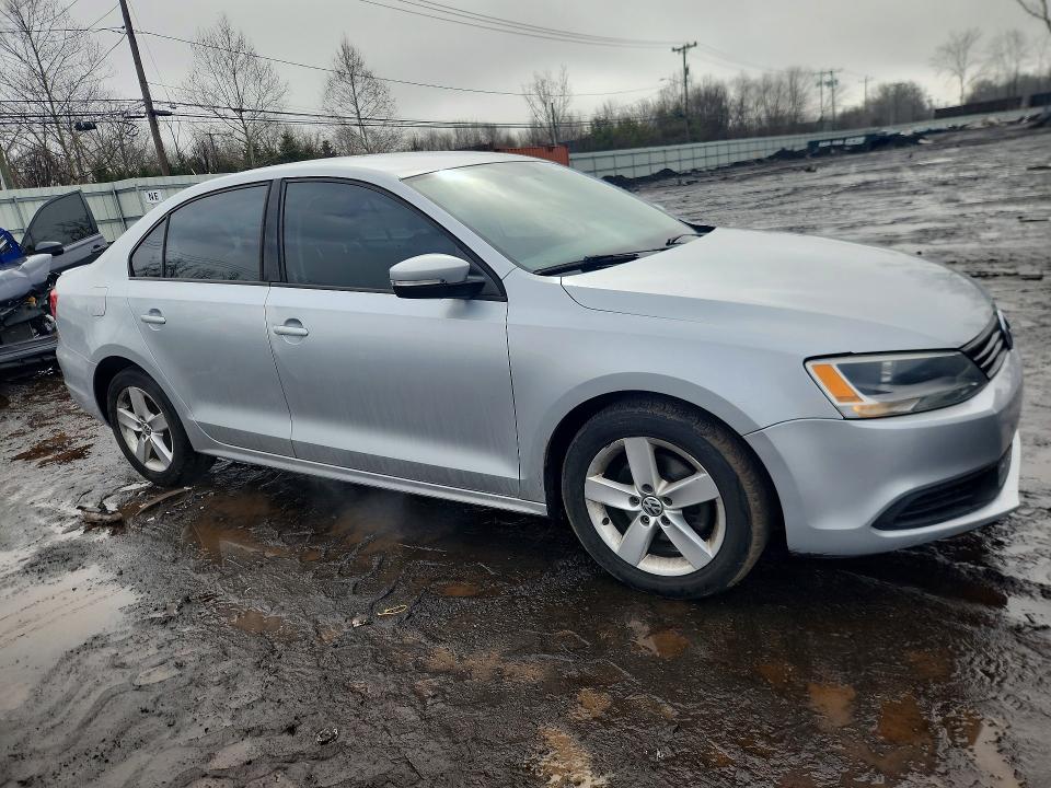 41916866 :رقم المزاد ، 3VWLL7AJ7CM323674 vin ، 2012 Volkswagen Jetta مزاد بيع