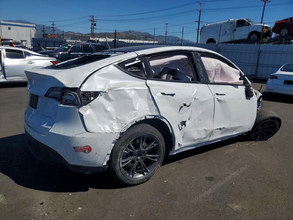 2024 Tesla Model Y მანქანა იყიდება აუქციონზე, vin: 7SAYGDEE4RF127197, აუქციონის ნომერი: 46236586