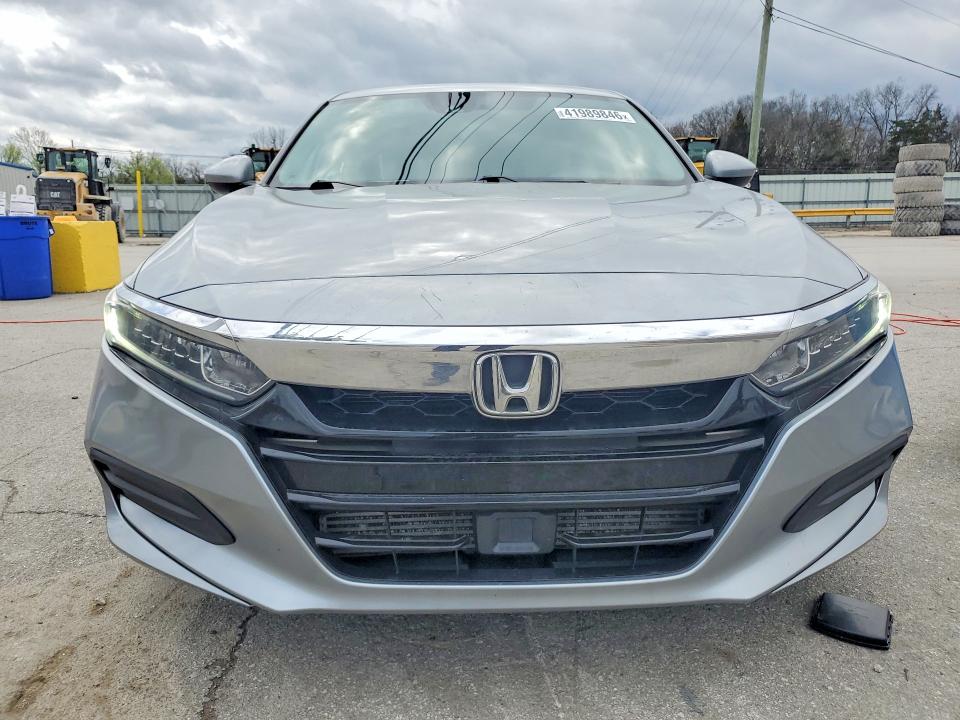 41989846 :رقم المزاد ، 1HGCV1F13JA072733 vin ، 2018 Honda Accord مزاد بيع